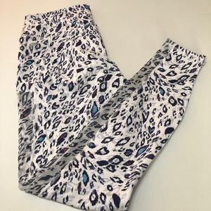 NWOT Fabletics Leopard Print Leggings (Ankle Length)